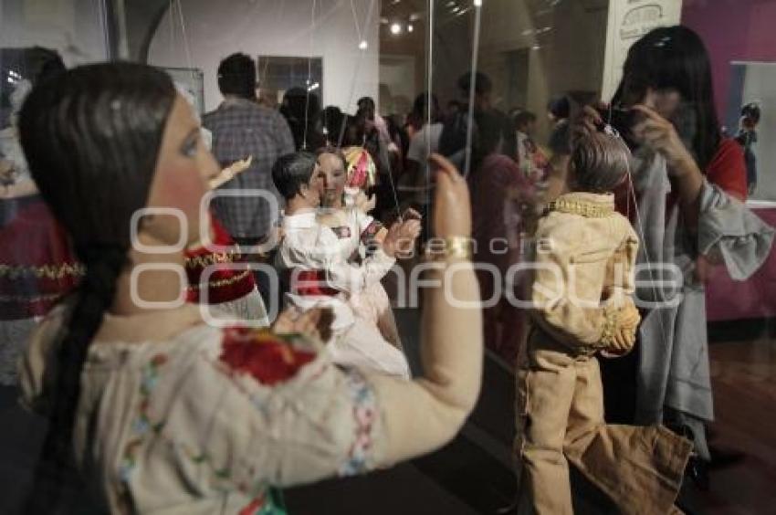 INAUGURACIÓN EXPOSICIÓN Y PARA MUESTRA UN BOTÓN