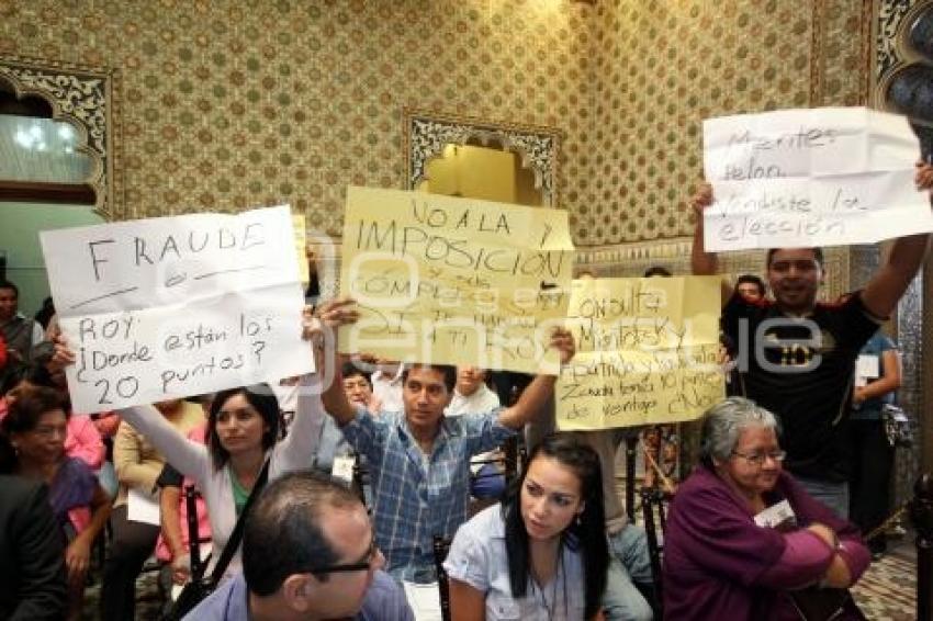 JÓVENES AGREDEN A ROY CAMPOS