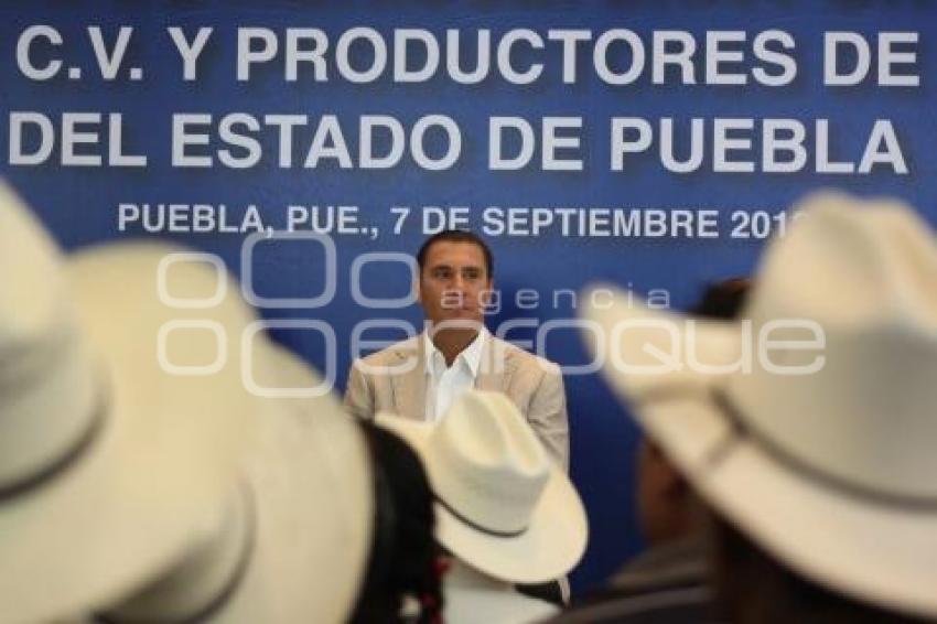 FIRMA CONVENIO KM CAPITAL CON PRODUCTORES DE MANDARINA