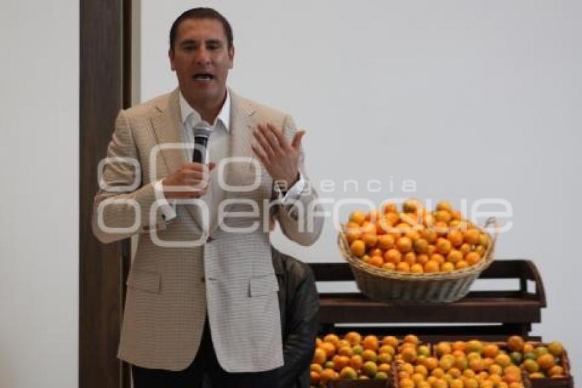 FIRMA CONVENIO KM CAPITAL CON PRODUCTORES DE MANDARINA