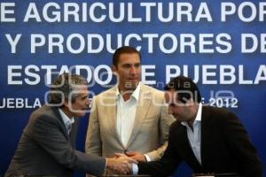 FIRMA CONVENIO KM CAPITAL CON PRODUCTORES DE MANDARINA