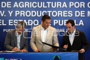 FIRMA CONVENIO KM CAPITAL CON PRODUCTORES DE MANDARINA