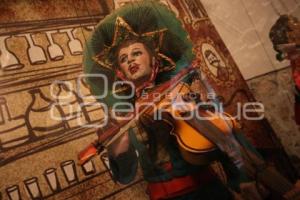 EXPOSICIÓN HILOS EN LIBERTAD:MEXICANOS DE CORAZÓN