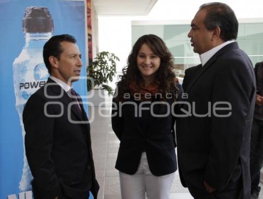 PRESENTAN CARRERA UNIVERSITARIA