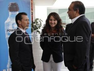 PRESENTAN CARRERA UNIVERSITARIA