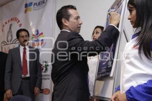 PRESENTAN CARRERA UNIVERSITARIA
