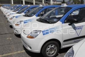 ENTREGAN TAXIS LOCALES QUE SUSTITUYEN MOTOTAXIS