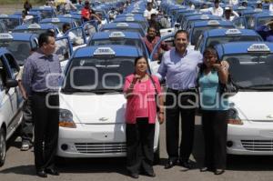 ENTREGAN TAXIS LOCALES QUE SUSTITUYEN MOTOTAXIS