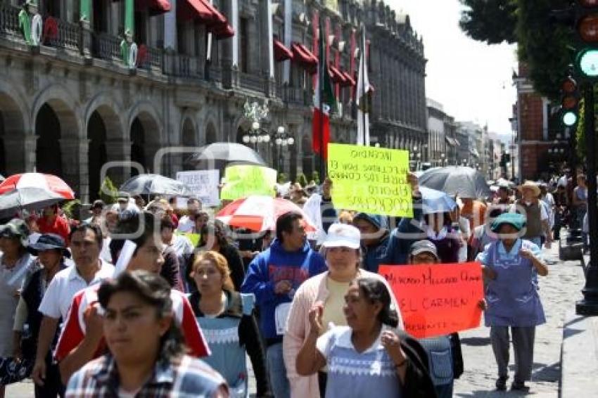 COMERCIANTES EXIGEN REPARACIÓN DEL MERCADO 5 DE MAYO