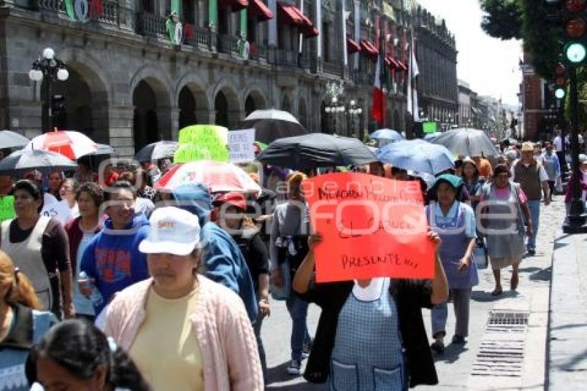 COMERCIANTES EXIGEN REPARACIÓN DEL MERCADO 5 DE MAYO