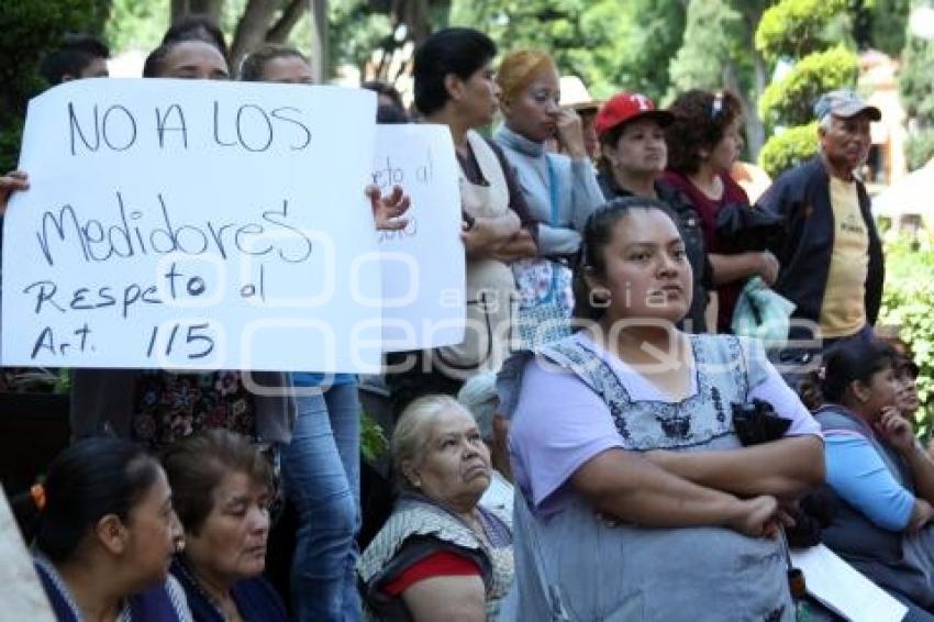 COMERCIANTES EXIGEN REPARACIÓN DEL MERCADO 5 DE MAYO