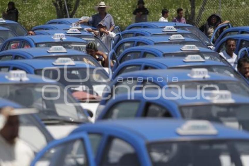 ENTREGAN TAXIS LOCALES QUE SUSTITUYEN MOTOTAXIS