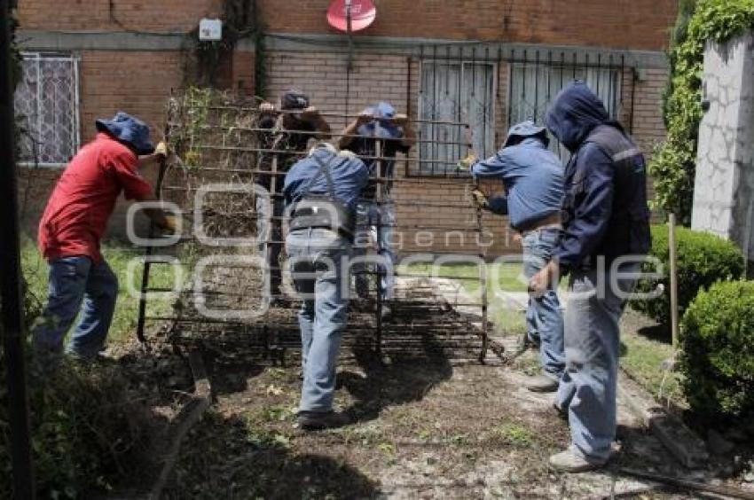 RETIRAN REJAS EN UNIDAD HABITACIONAL