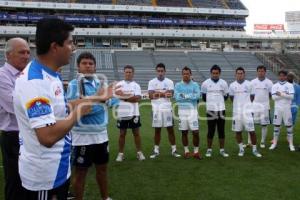 RIVERA VISITA AL PUEBLA F. C.