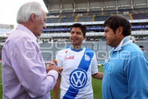 RIVERA VISITA AL PUEBLA F. C.