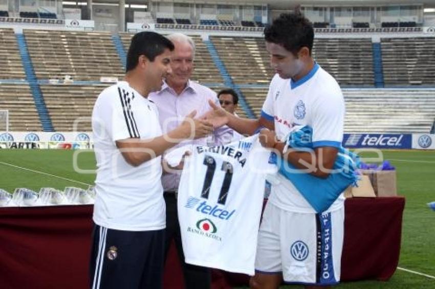 RIVERA VISITA AL PUEBLA F. C.