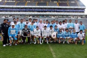 RIVERA VISITA AL PUEBLA F. C.