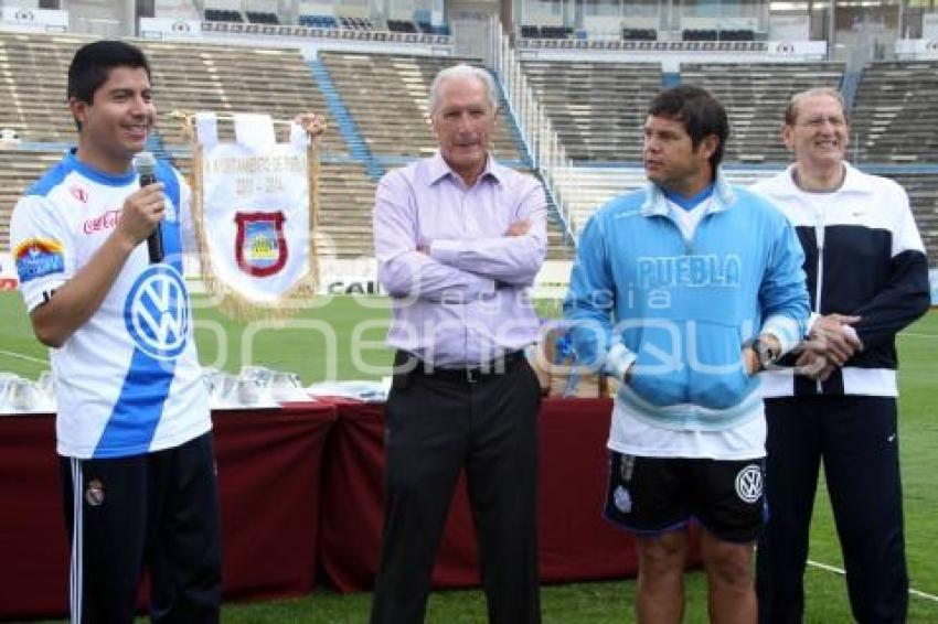RIVERA VISITA AL PUEBLA F. C.