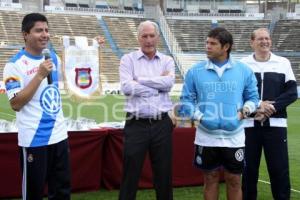 RIVERA VISITA AL PUEBLA F. C.