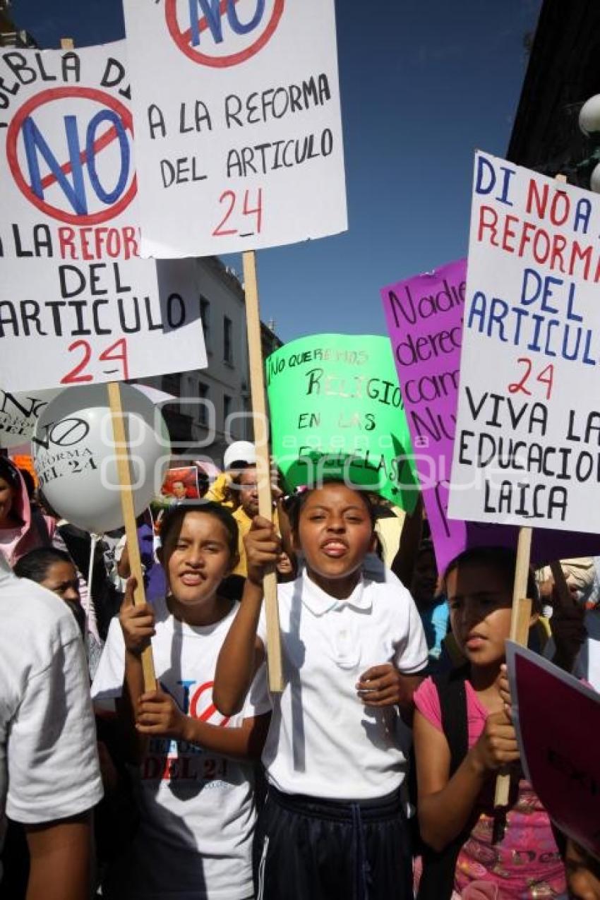 MANIFESTACIÓN EN CONTRA DEL ARTÍCULO 24