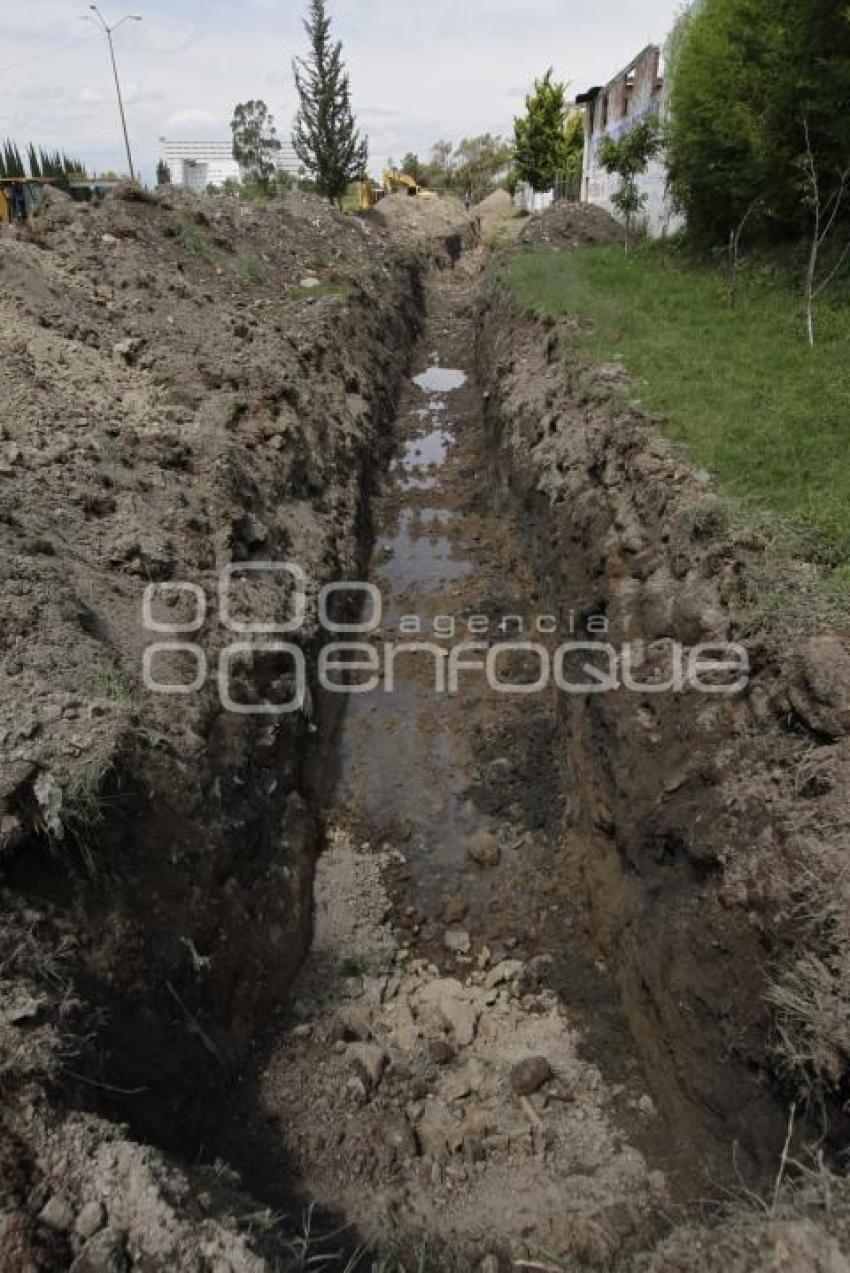 CONSTRUYEN CANAL DE DESFOGUE EN CRUCERO DE MARGARITAS Y NACIONAL