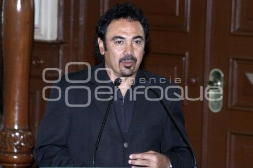 HUGO SÁNCHEZ RECIBE LA CÉDULA REAL