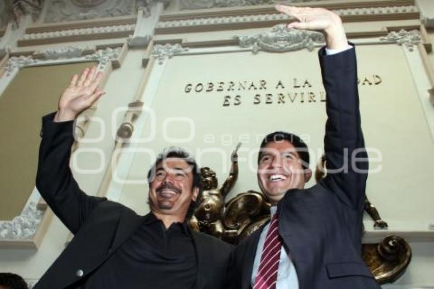 HUGO SÁNCHEZ RECIBE LA CÉDULA REAL