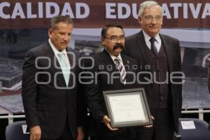 ENTREGAN RECONOCIMIENTO A LA CALIDAD DE LA BUAP