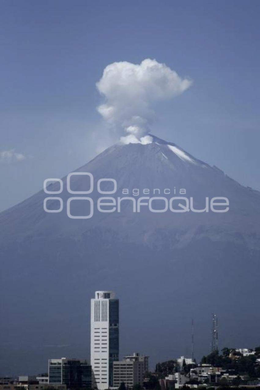 FUMAROLA VOLCÁN