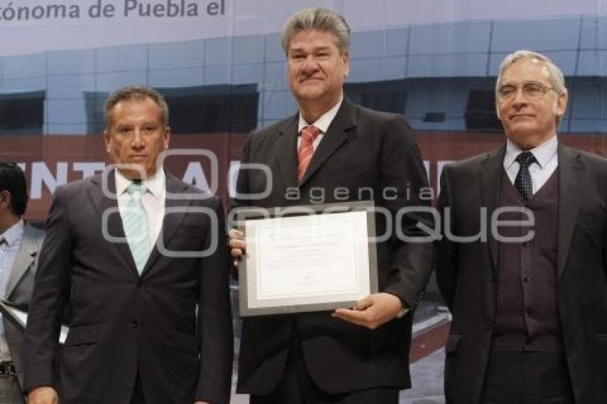 ENTREGAN RECONOCIMIENTO A LA CALIDAD DE LA BUAP