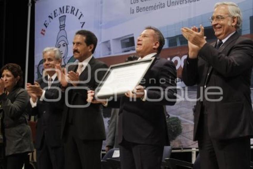 ENTREGAN RECONOCIMIENTO A LA CALIDAD DE LA BUAP