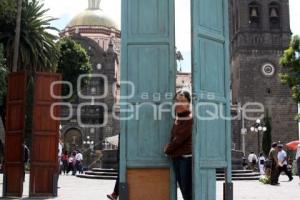 EXPOSICIÓN PUERTAS EN EL ZÓCALO DE LA CIUDAD