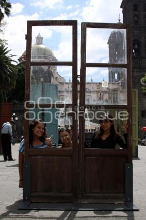 EXPOSICIÓN PUERTAS EN EL ZÓCALO DE LA CIUDAD