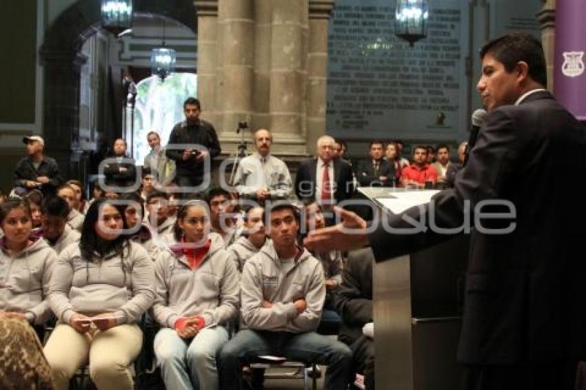 BECARIOS LOS CAMPEONES QUE QUEREMOS