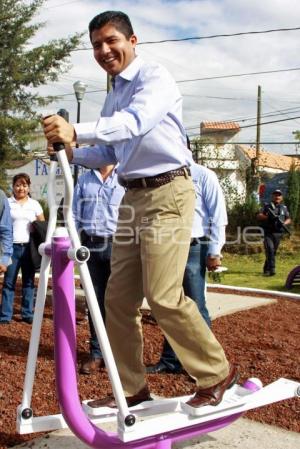 RIVERA INAUGURÓ GIMNASIO EN STA MARÍA XONACATEPEC