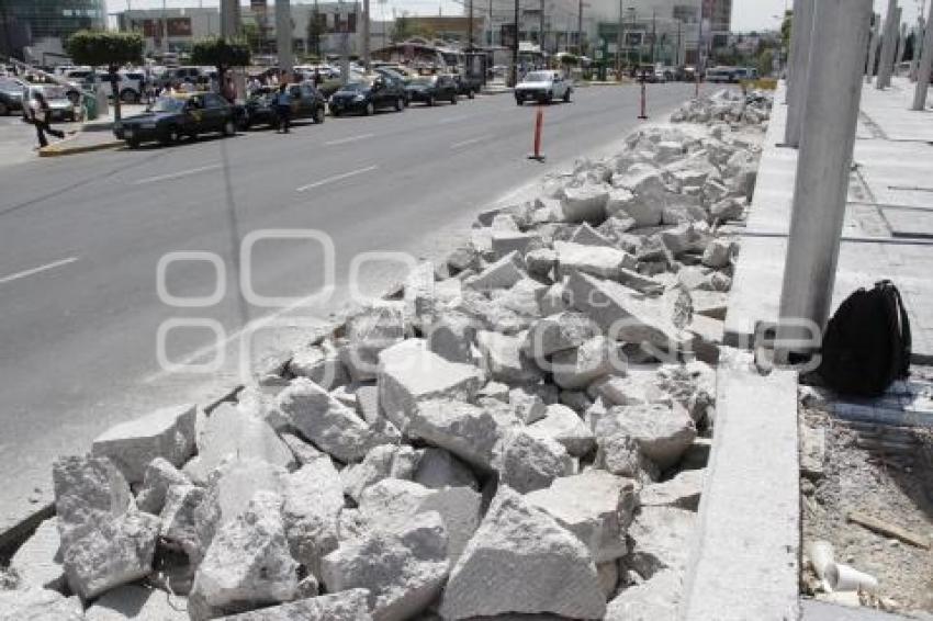 DESTRUYEN SEGMENTO CARRIL METROBÚS