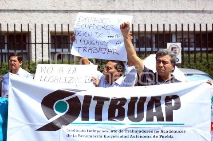 MANIFESTACIÓN FRENTE A LA SECRETARÍA DE TRABAJO