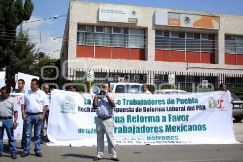 MANIFESTACIÓN FRENTE A LA SECRETARÍA DE TRABAJO