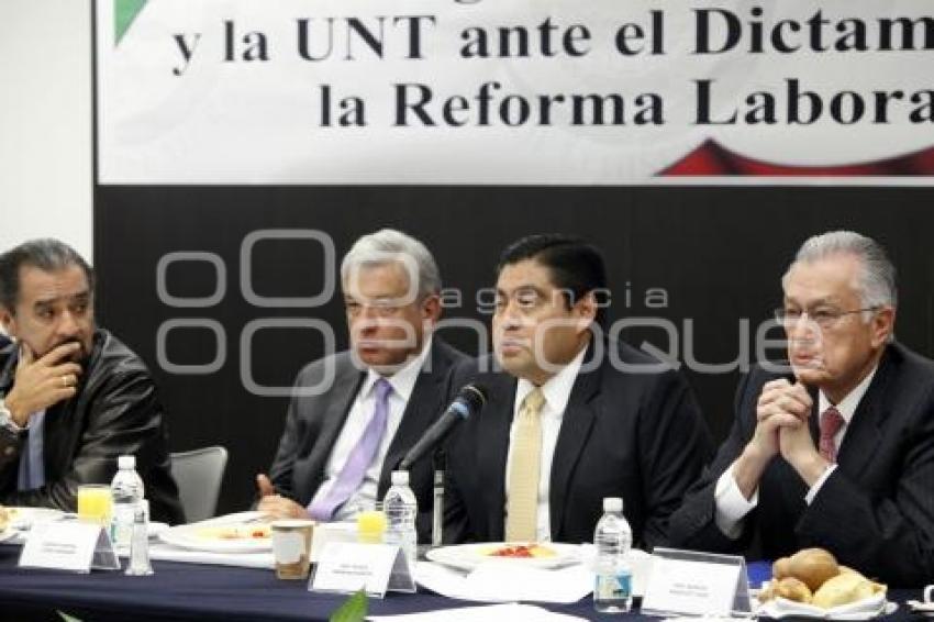 REUNION SENADORES . AMLO