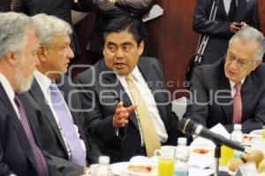 REUNION SENADORES . AMLO