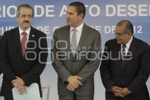 EDUCACIÓN . ENTREGA DE COMPUTADORAS