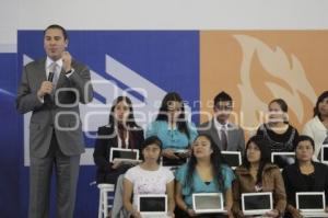 EDUCACIÓN . ENTREGA DE COMPUTADORAS