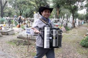 PANTEÓN MUNICIPAL. DÍA DE MUERTOS