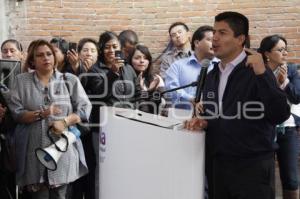 INAUGURA CALLES EDUARDO RIVERA