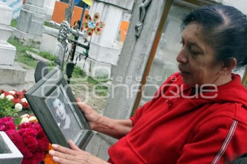 PANTEÓN MUNICIPAL. DÍA DE MUERTOS