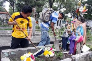 PANTEÓN MUNICIPAL. DÍA DE MUERTOS