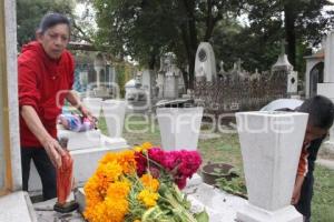 PANTEÓN MUNICIPAL. DÍA DE MUERTOS