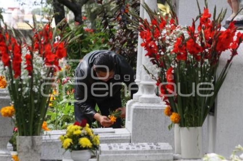 DÍA DE MUERTOS. PANTEÓN