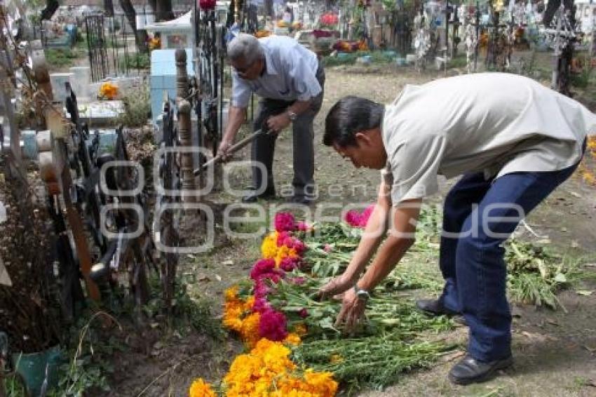 DÍA DE MUERTOS. PANTEÓN