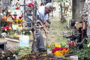 DÍA DE MUERTOS. PANTEÓN